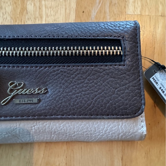 GUESS grey wallet - Picture 3 of 12